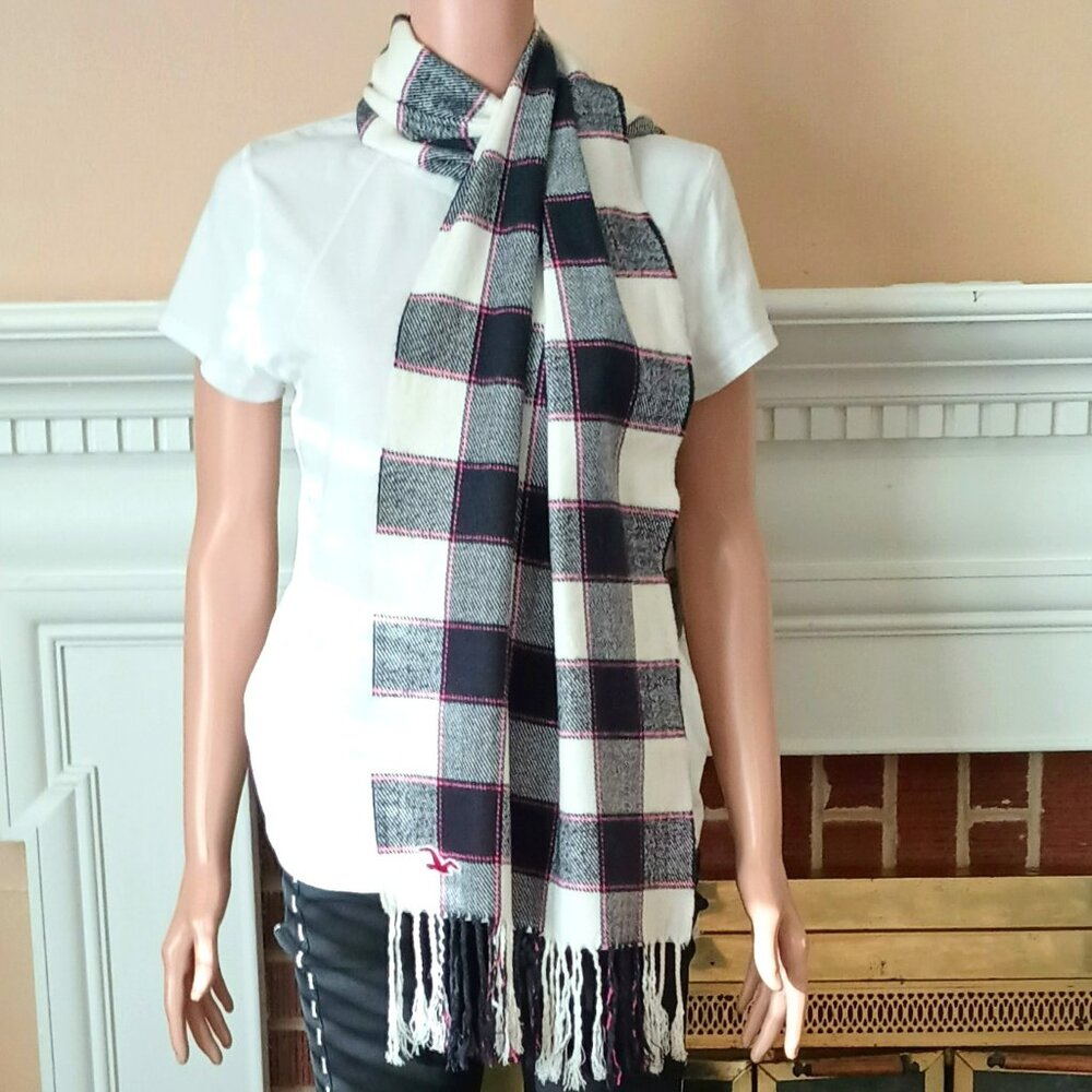 Hollister Black & Pink Plaid Scarf Women's Rectangle Fringe